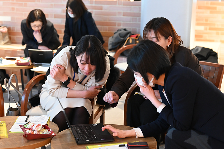 アンコンシャス・バイアスを体感する「karafuru AI（カラフルAI）」グループワーク その1